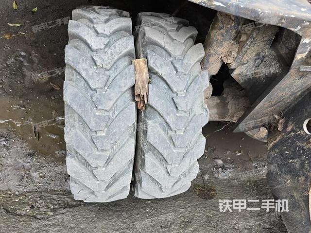 單側(cè)履帶整體（整機(jī)外觀）