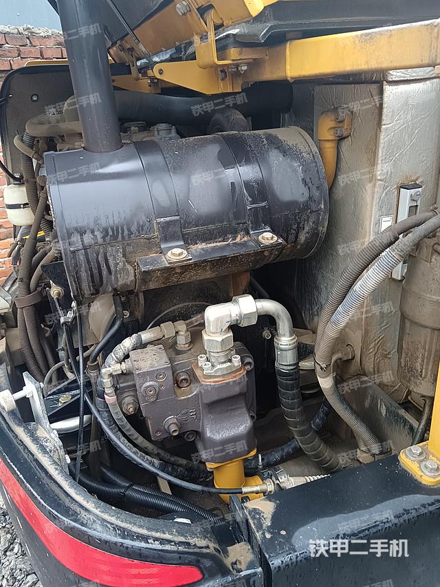 回转马达和主控阀（整机外观）