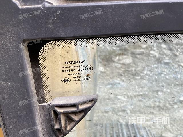 后窗玻璃角標（駕駛室部分）