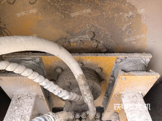 前轮右侧减震块连接及部件（压路机前后车架）