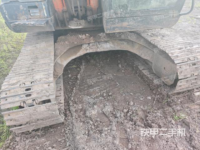 轉(zhuǎn)盤和下車架正前（工作和回轉(zhuǎn)裝置）