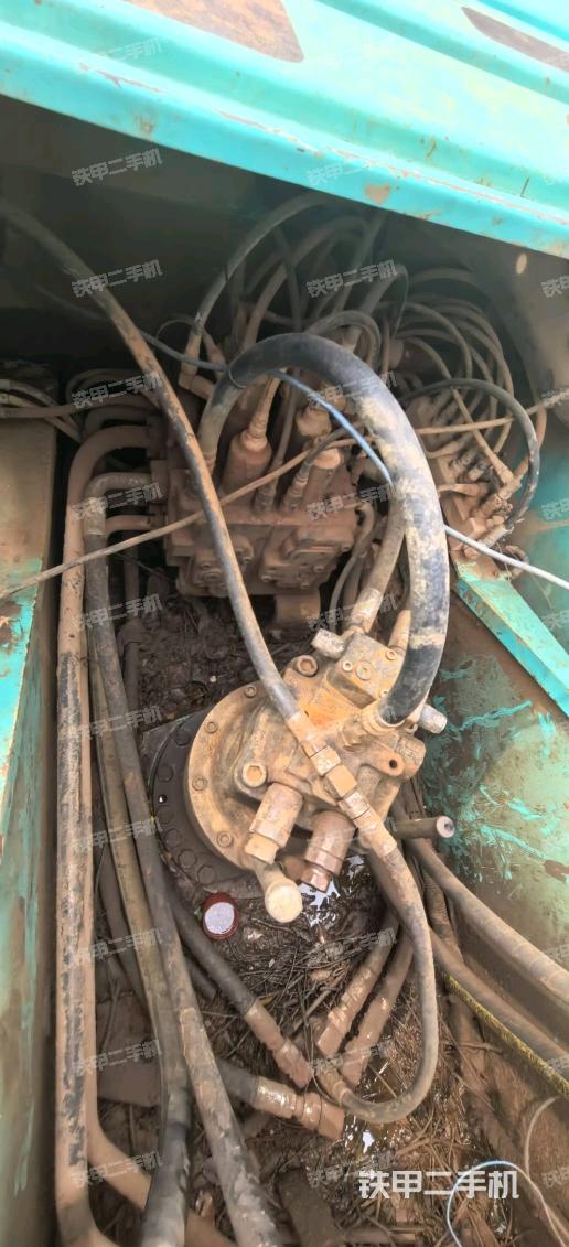 回转马达和主控阀（整机外观）