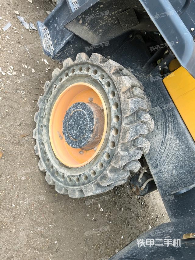 右前輪（行走機(jī)構(gòu)）