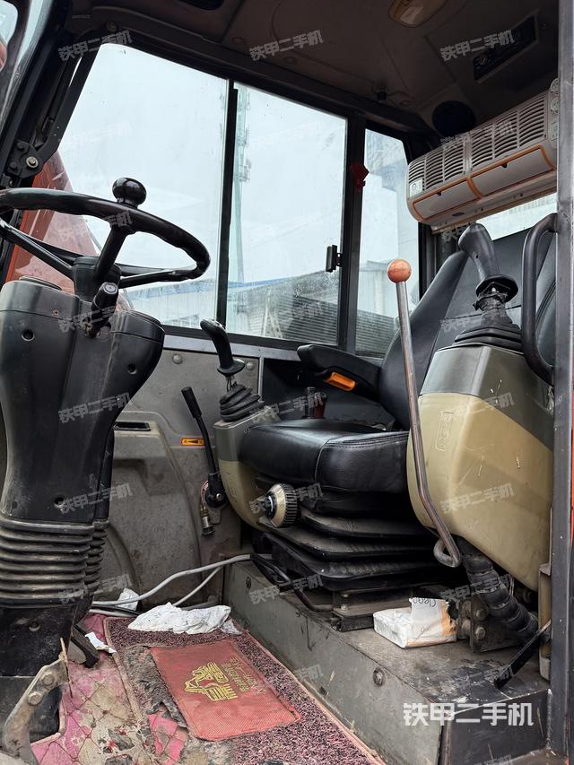 驾驶室整体（整机外观）