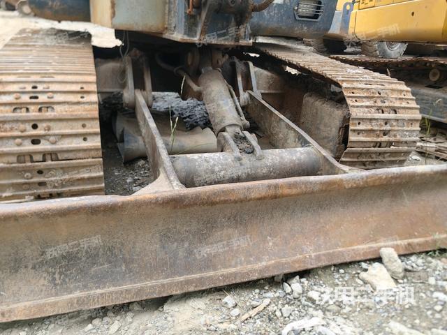 轉(zhuǎn)盤和下車架正前（工作和回轉(zhuǎn)裝置）