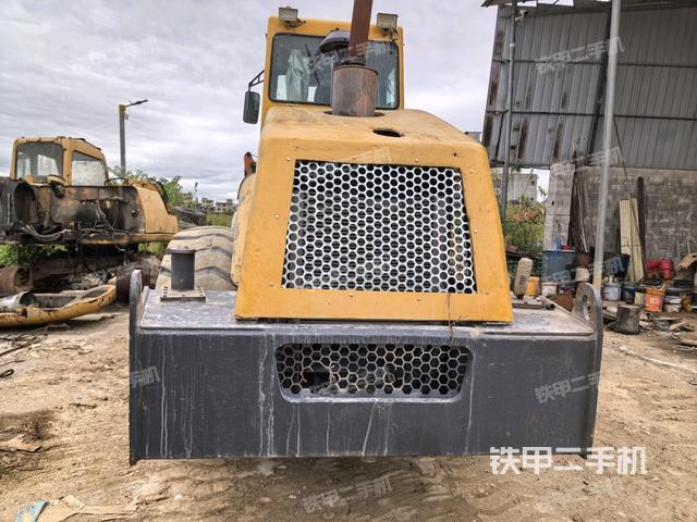 左后45°（压路机整机外观）