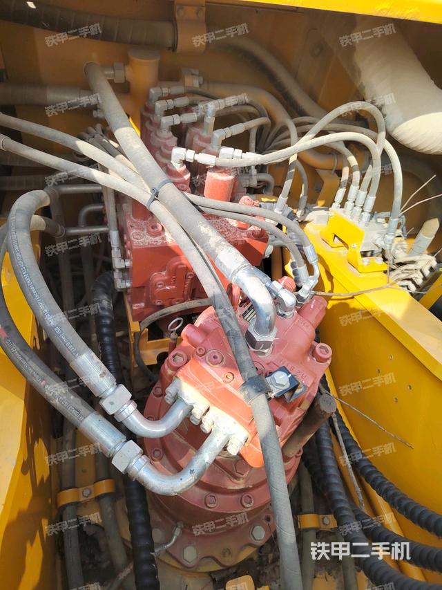 回转马达和主控阀（整机外观）