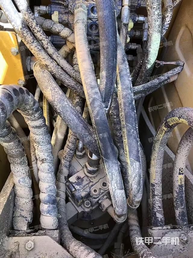 回轉馬達和主控閥（整機外觀）