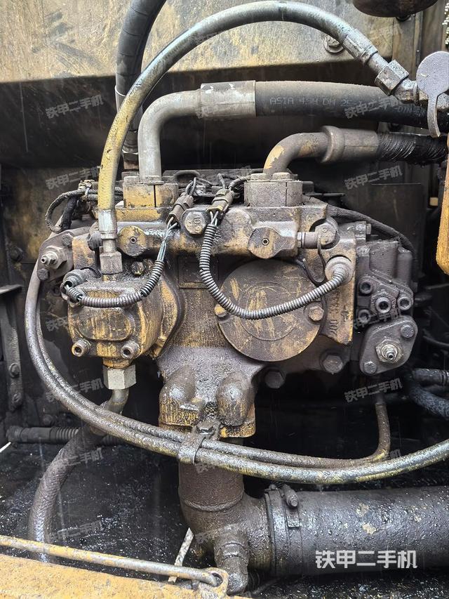 液壓泵艙室正面整體（整機(jī)外觀）