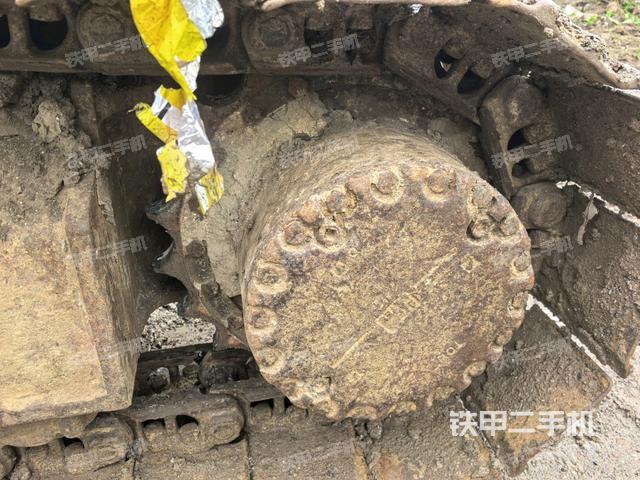 左驅(qū)動輪（行走機構(gòu)）