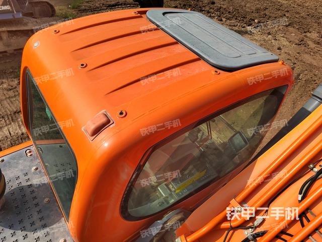 駕駛室頂部（整機外觀）