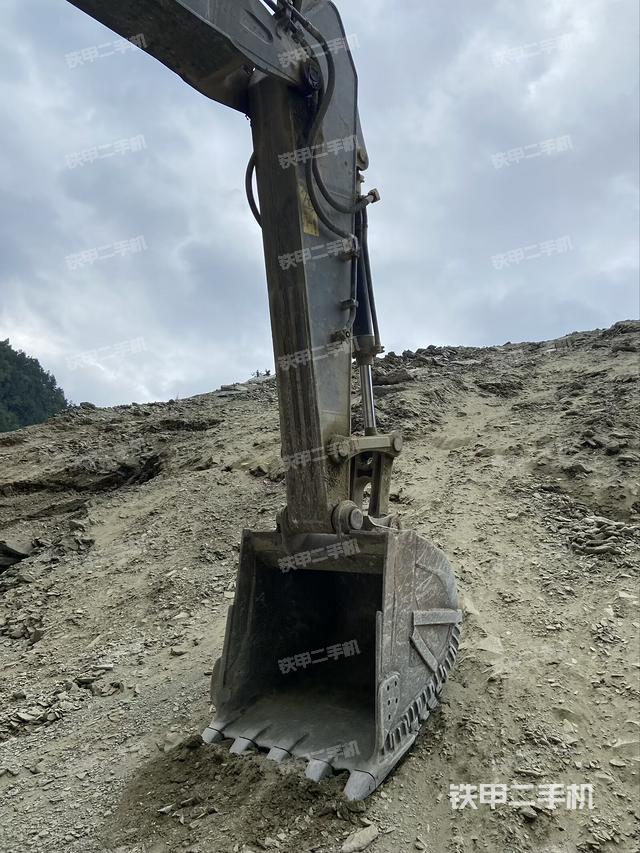 小臂整體左后（工作和回轉裝置）