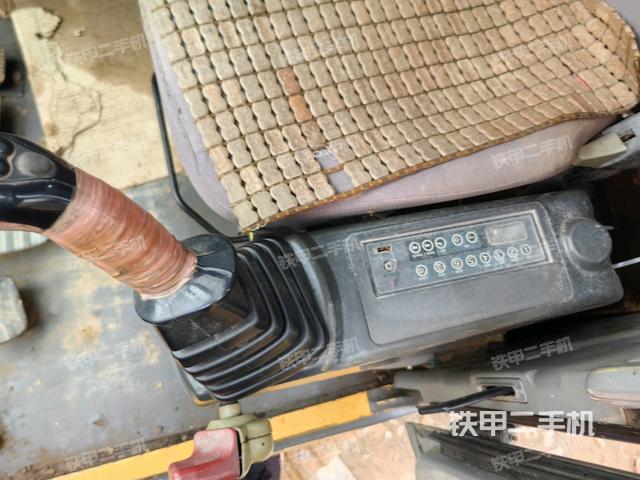 座椅左側(cè)控制臺(tái)/音響/含左手柄（駕駛室部分）