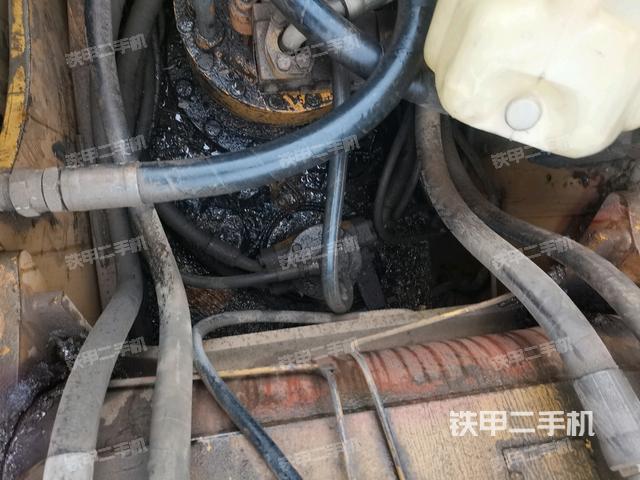 中央回转接头特写（上车部件）