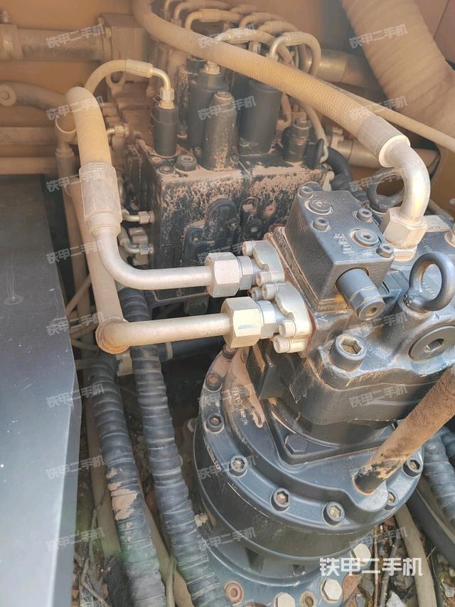 回转马达和主控阀（整机外观）