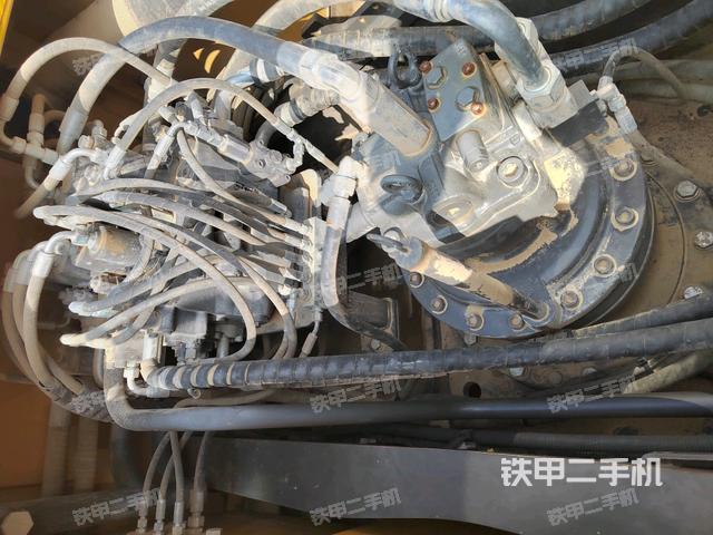 回转马达和主控阀（整机外观）