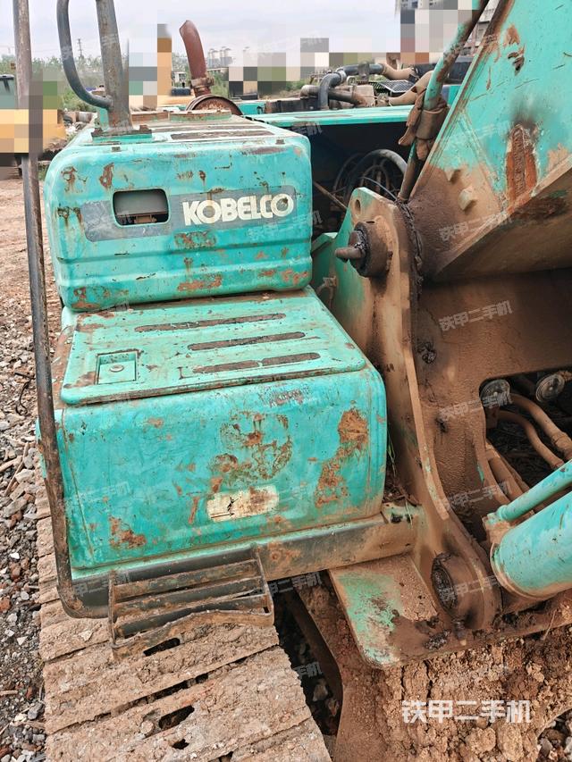 驾驶室顶部（整机外观）