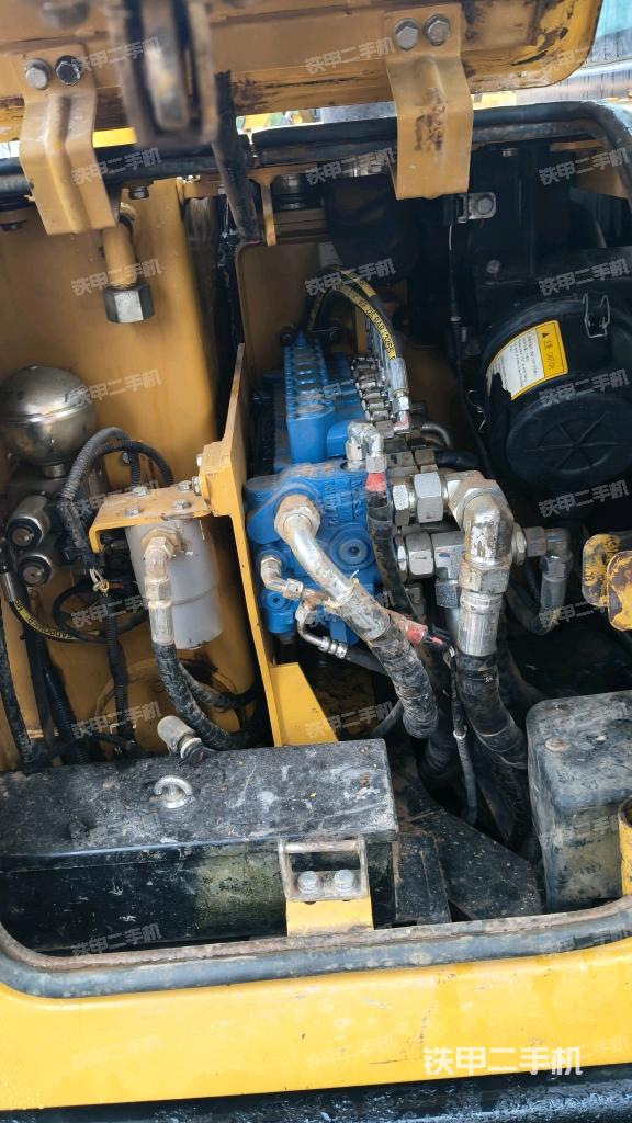 回轉(zhuǎn)馬達和主控閥（整機外觀）