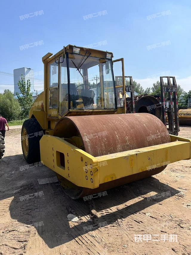 整机左侧（设备外观及核心部件）