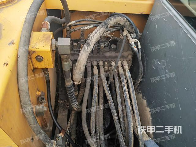 回轉(zhuǎn)馬達和主控閥（整機外觀）