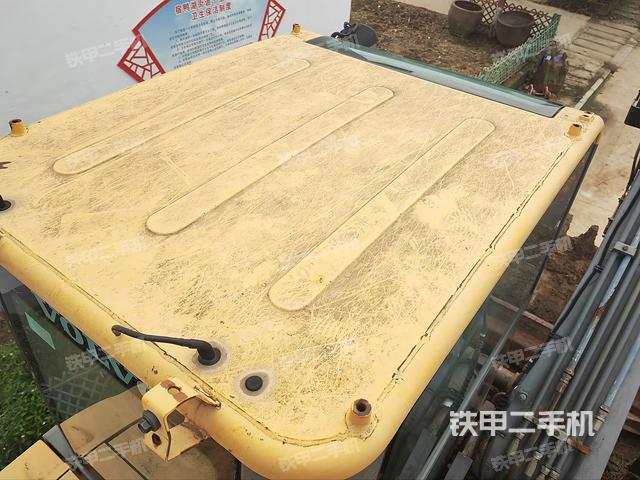 駕駛室頂部（整機外觀）