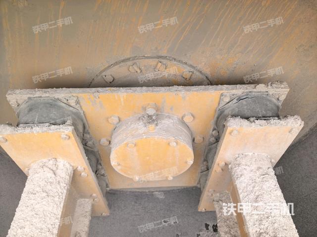 后轮右侧全景（压路机前后车架）