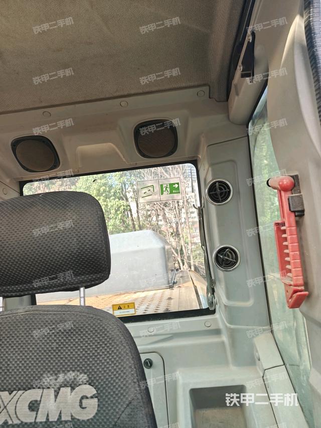 座椅右側(cè)控制臺(tái)/鑰匙門(mén)/油門(mén)/含右手柄（駕駛室部分）