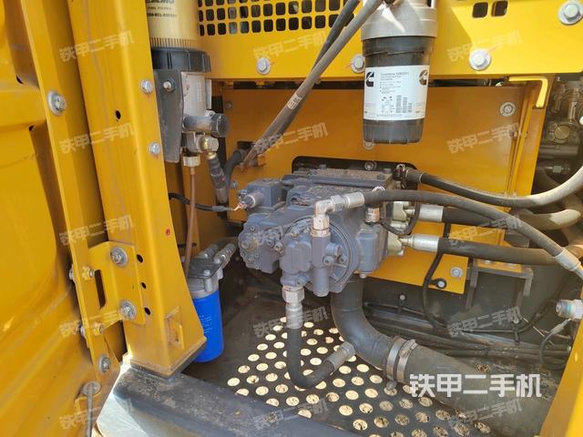 液壓泵艙室正面整體（整機(jī)外觀）