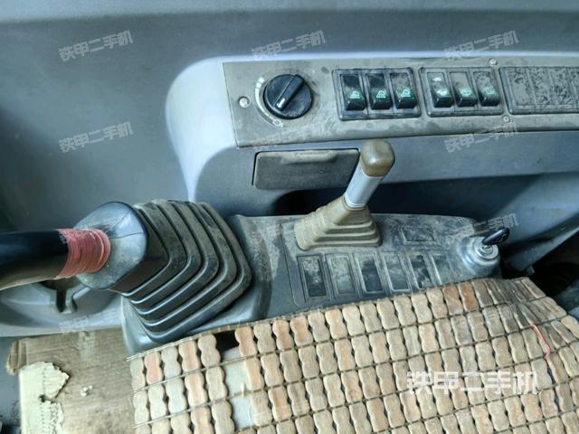 座椅右側(cè)控制臺(tái)/鑰匙門/油門/含右手柄（駕駛室部分）