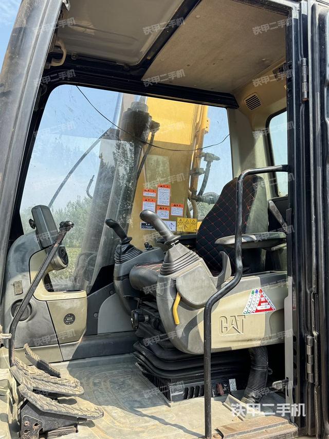 驾驶室顶部（整机外观）