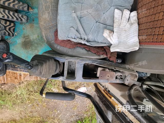 座椅左侧控制台/音响/含左手柄（驾驶室部分）