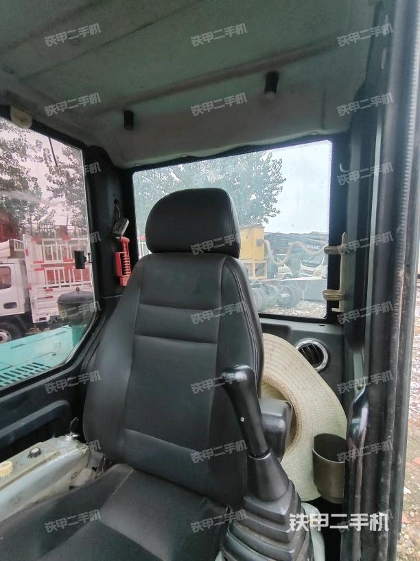 后窗玻璃角标（驾驶室部分）