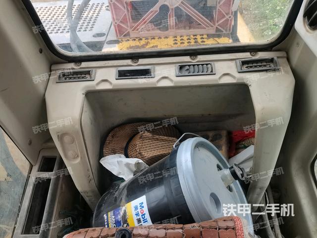 座椅后部（驾驶室部分）