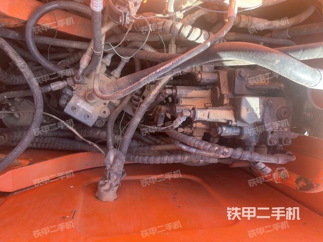 回转马达和主控阀（整机外观）