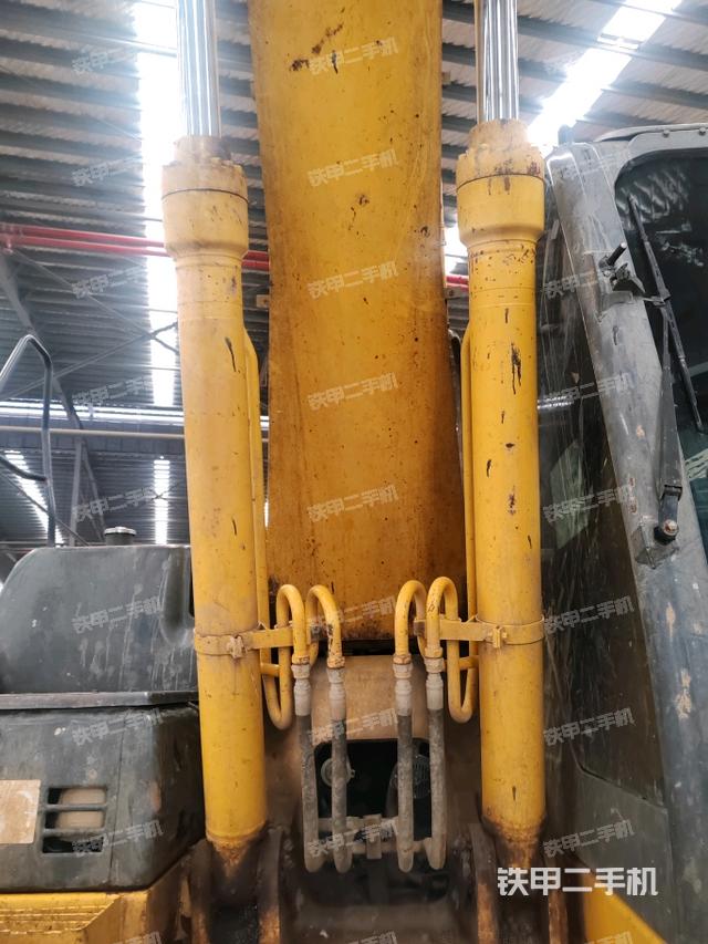 大臂油缸整體?豎拍（工作和回轉(zhuǎn)裝置）