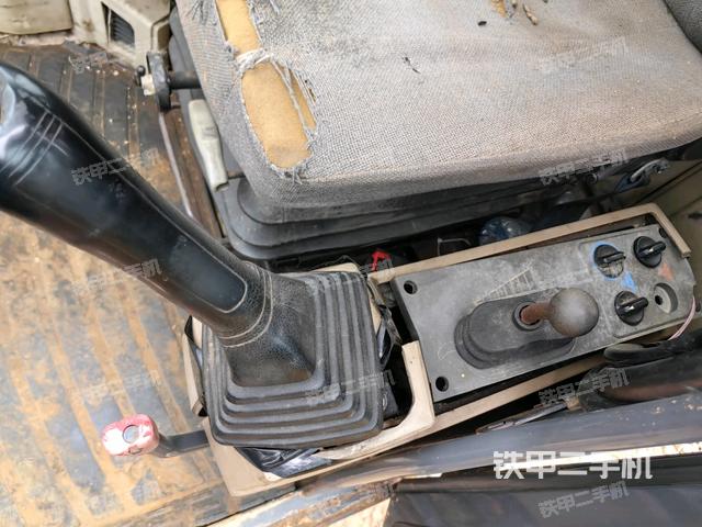 座椅右側(cè)控制臺/鑰匙門/油門/含右手柄（駕駛室部分）