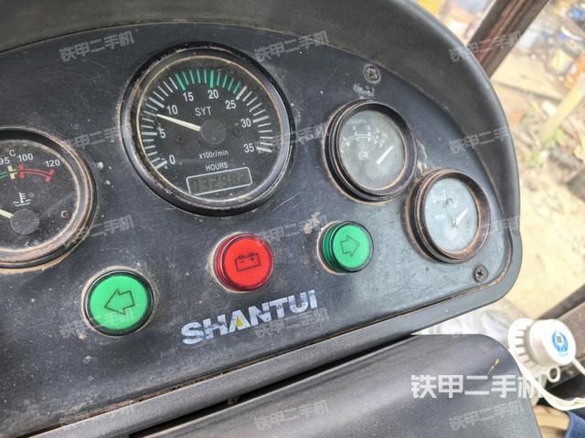 驾驶室外顶全景（压路机驾驶室）