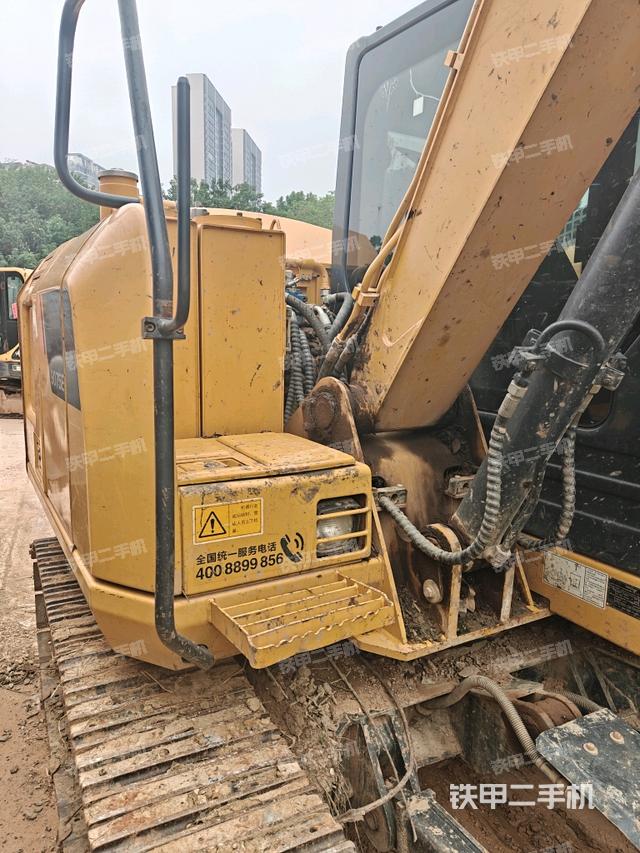 大臂根部?斜（工作和回轉(zhuǎn)裝置）