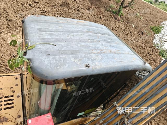 驾驶室顶部（整机外观）