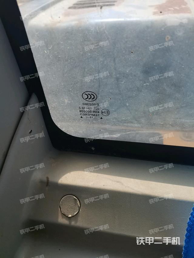 后窗玻璃角标（驾驶室部分）