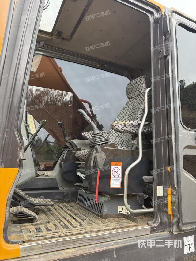 驾驶室整体（整机外观）