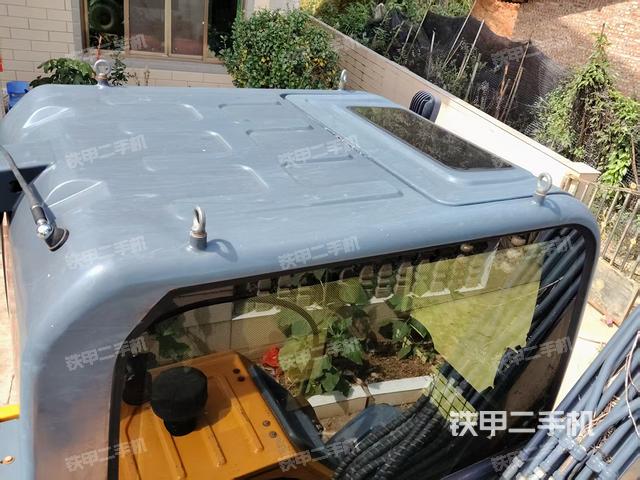 驾驶室顶部（整机外观）