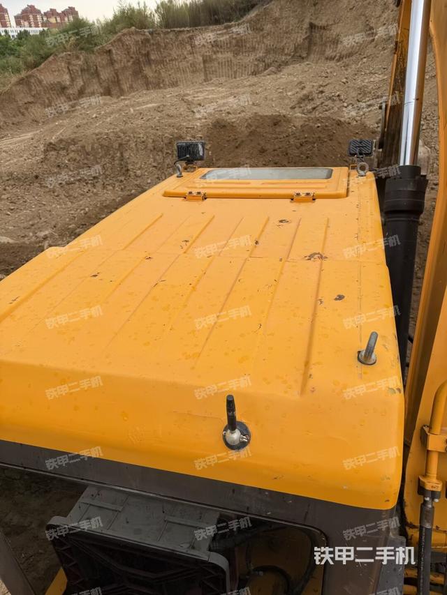 驾驶室顶部（整机外观）