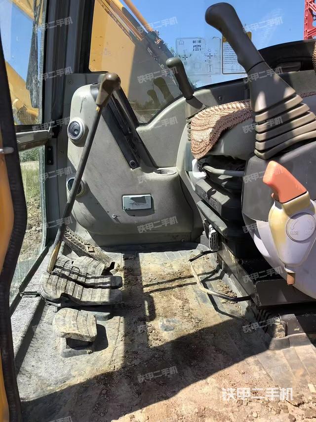 駕駛室整體（整機外觀）