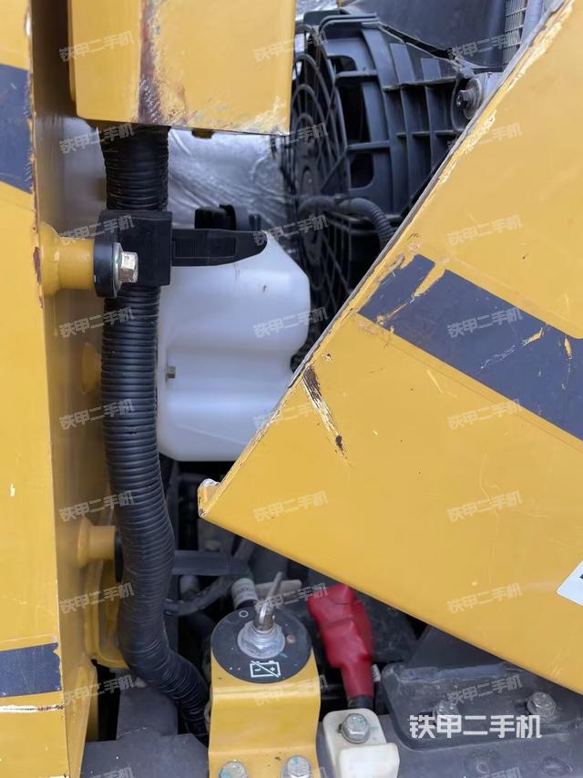 驾驶室顶部（整机外观）