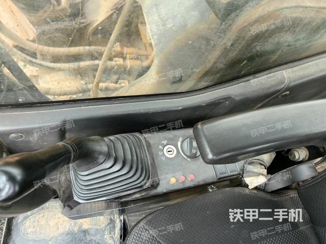 座椅左侧控制台/音响/含左手柄（驾驶室部分）