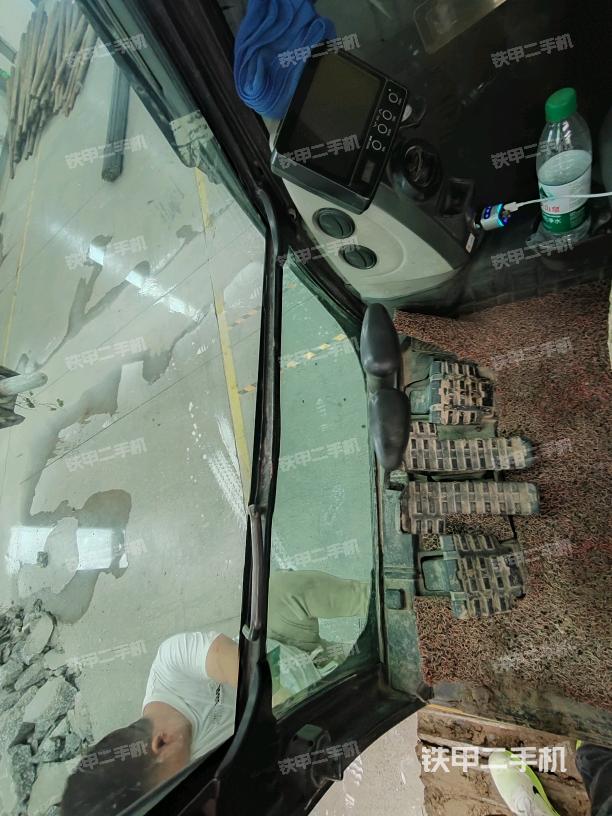 座椅左側(cè)控制臺/音響/含左手柄（駕駛室部分）