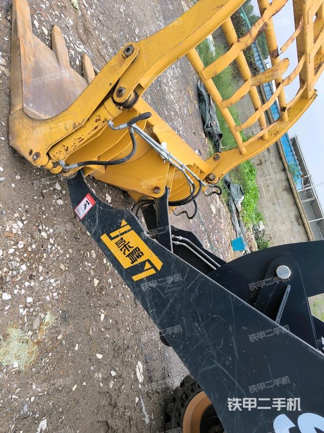 鏟斗油缸側(cè)面（工作裝置）