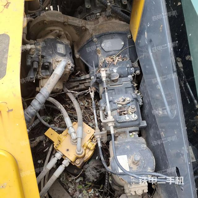 回转马达和主控阀（整机外观）