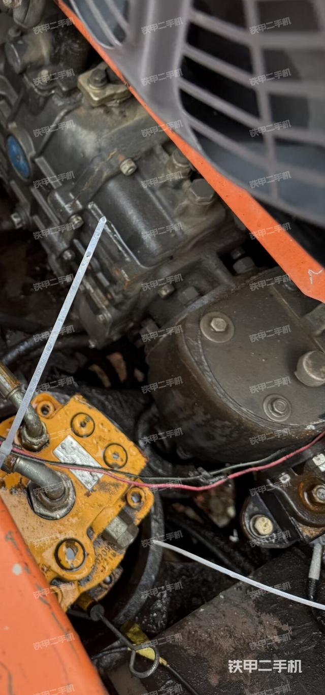 回转马达和主控阀（整机外观）